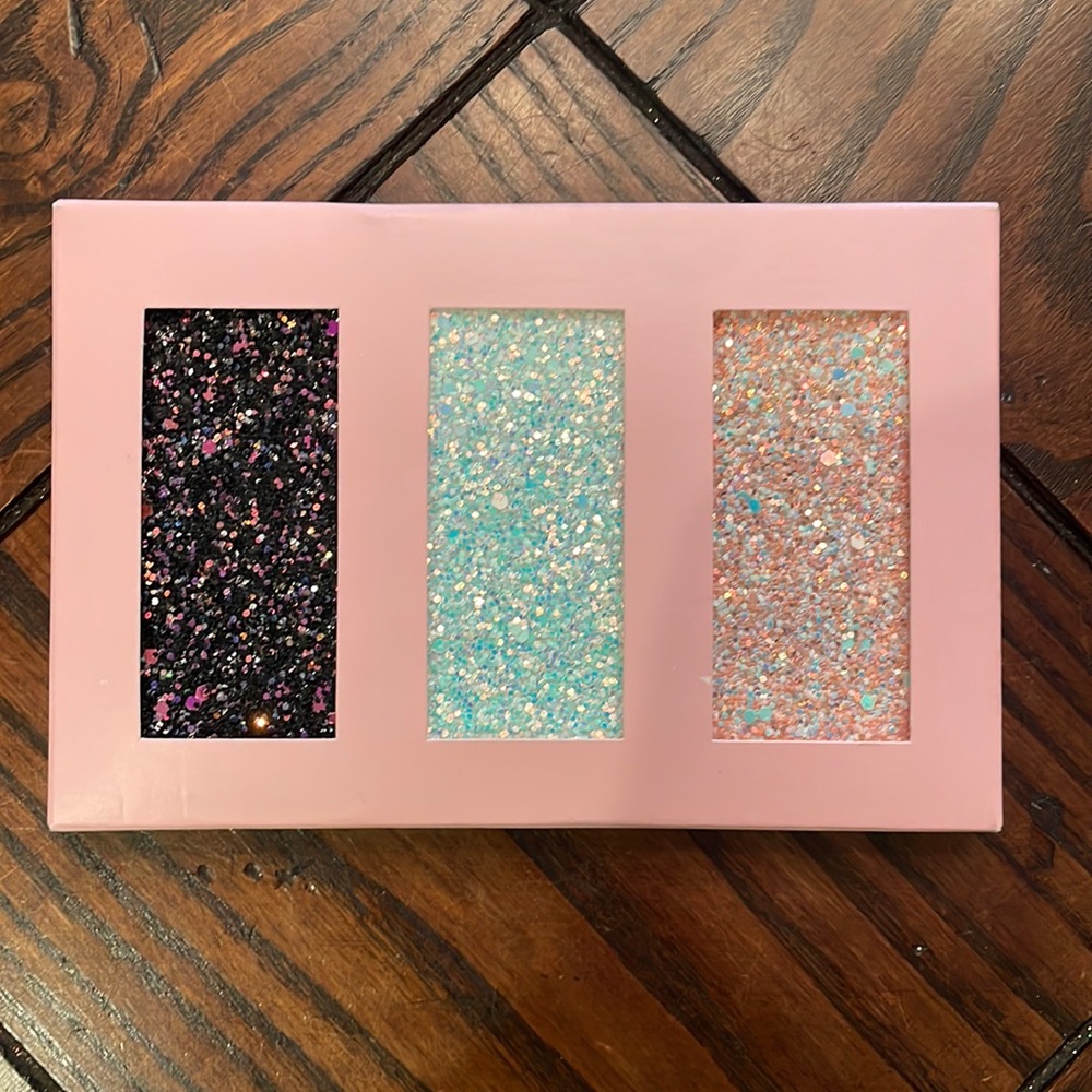Clinique …TWINKLE TRIO FOR EYES & CHEEKS…3 palette set